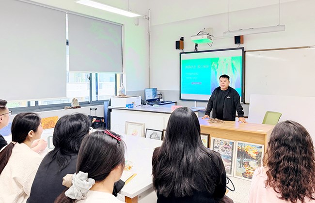 以艺润心　以技致远 ——记园区中学美术青年教师专业技能培训暨骨干教师共同体活动